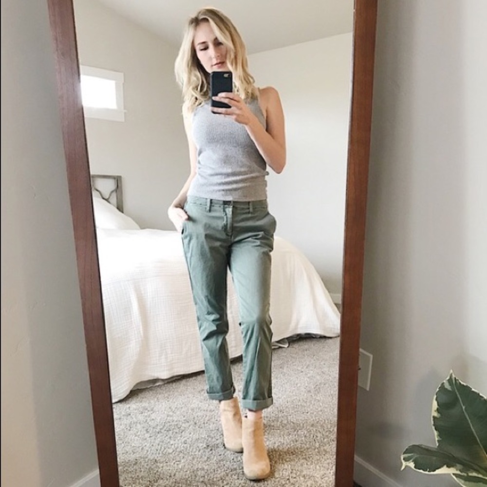 NWT GAP Girlfriend Chinos in Olive Green🤍